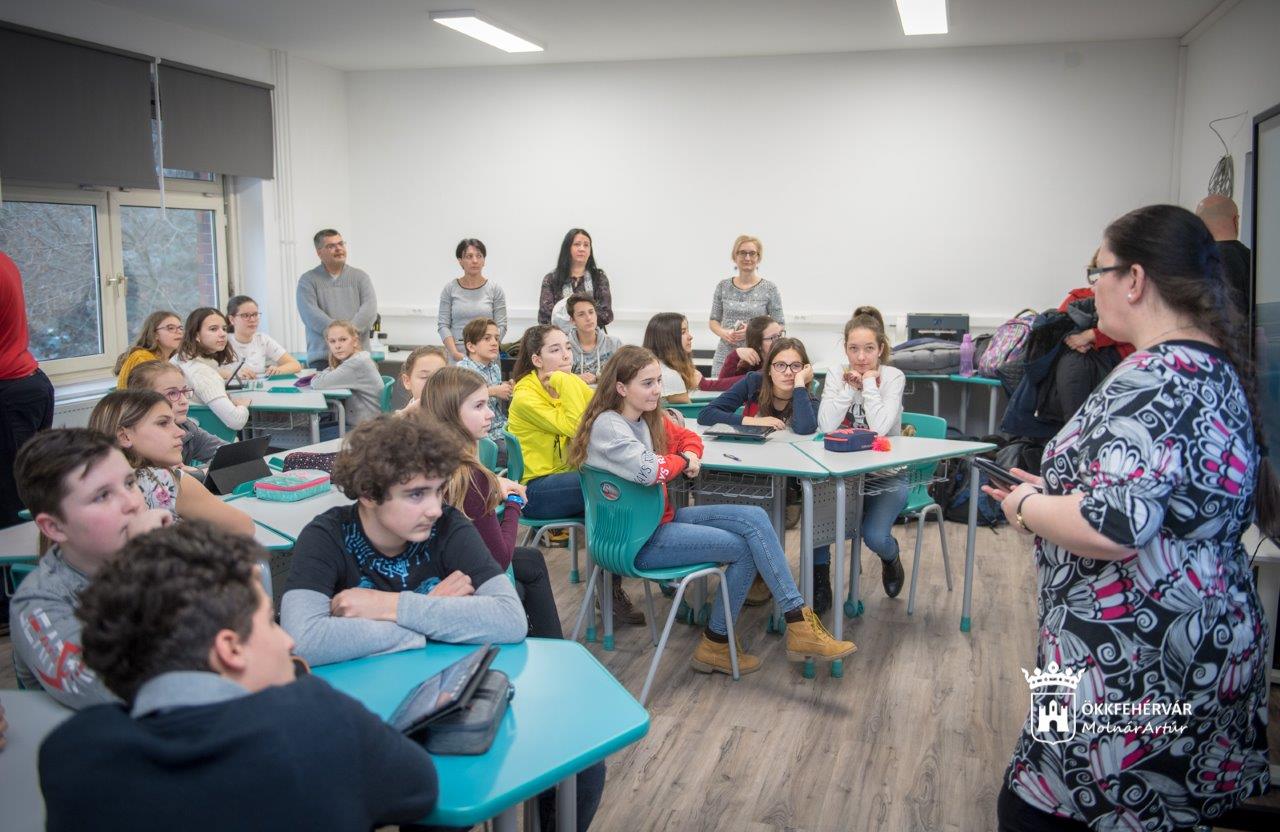 Magyar Kultúra Napja - játékos vetélkedőn vettek részt a Széna téri iskola hetedikesei